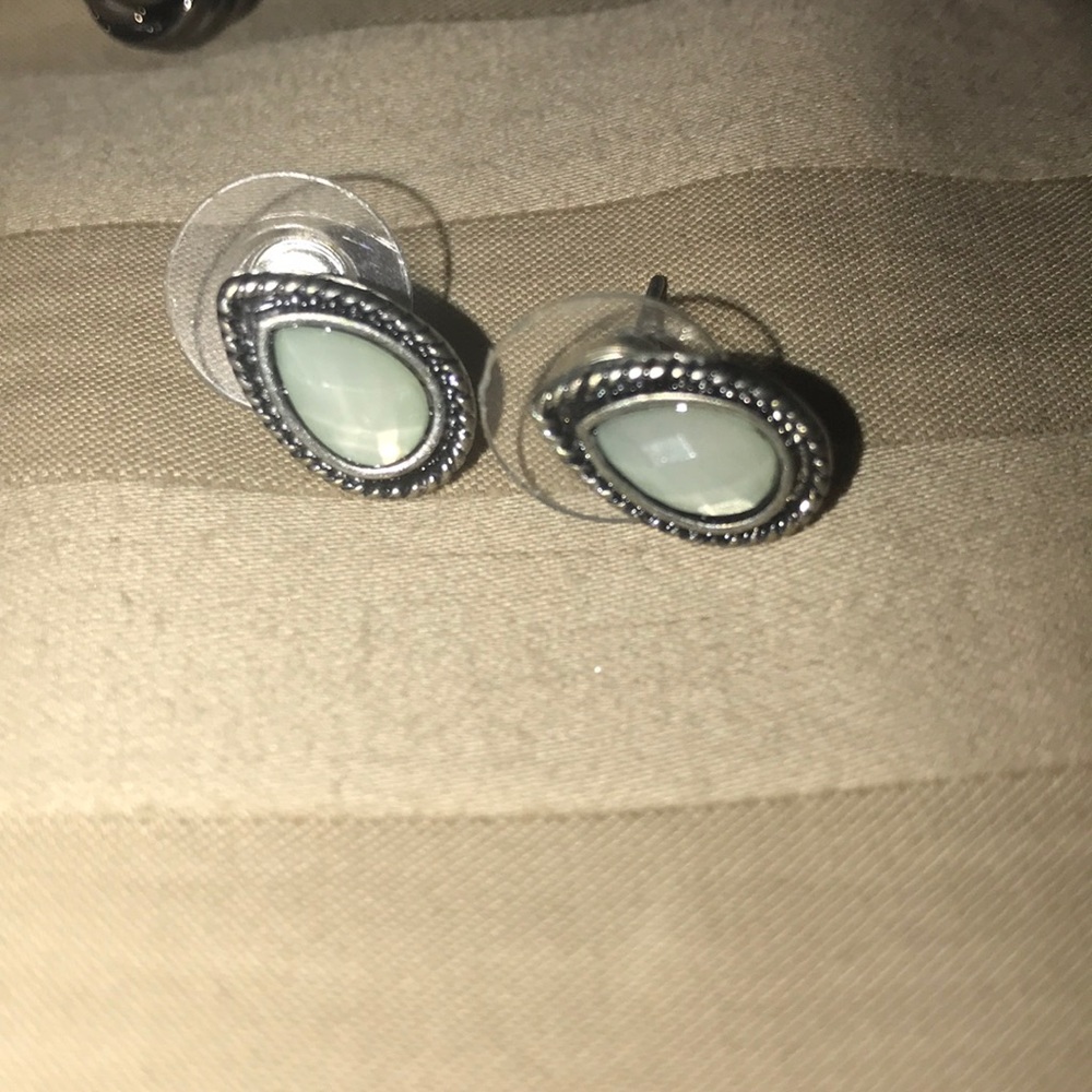Earrings - Picture 4 of 4